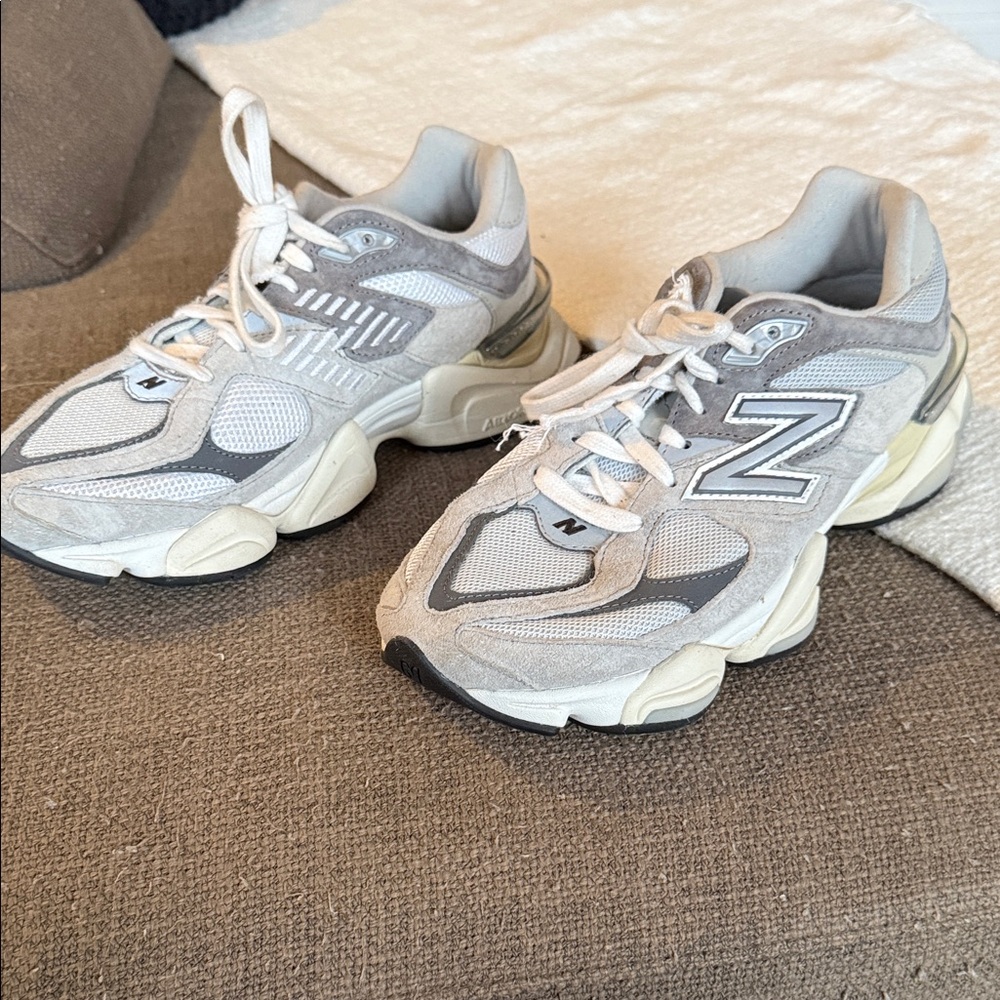 New Balance Men’s Cream and Gray Sneakers, Women’s Size 9